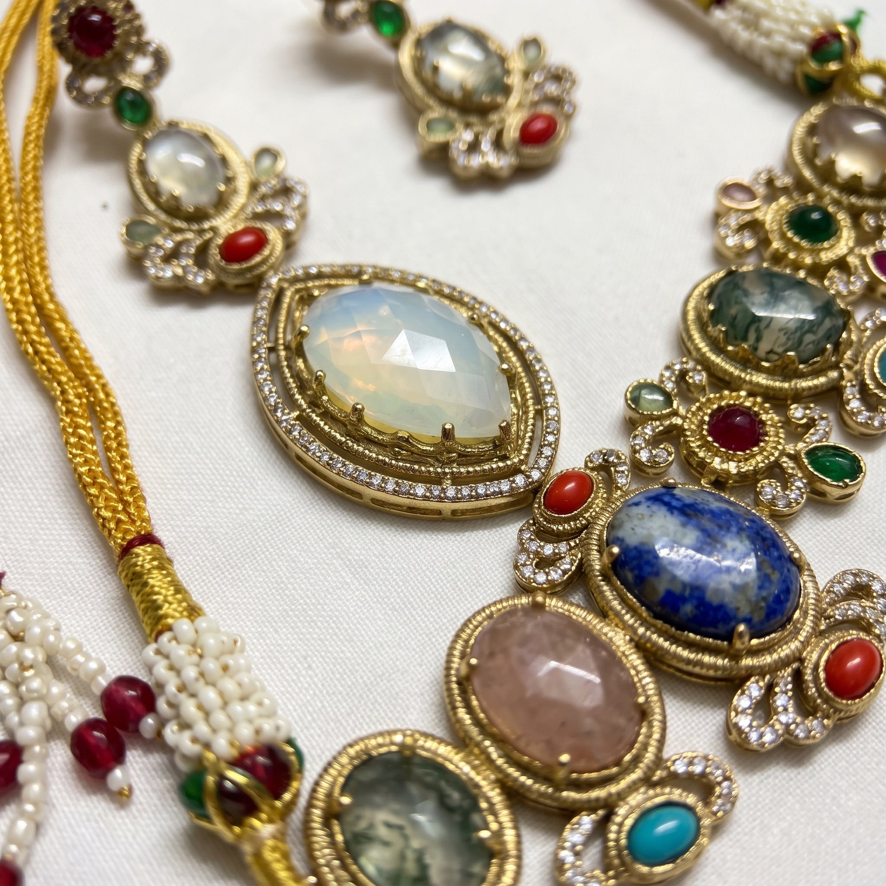 Gold Tone Necklace And Earrings Set