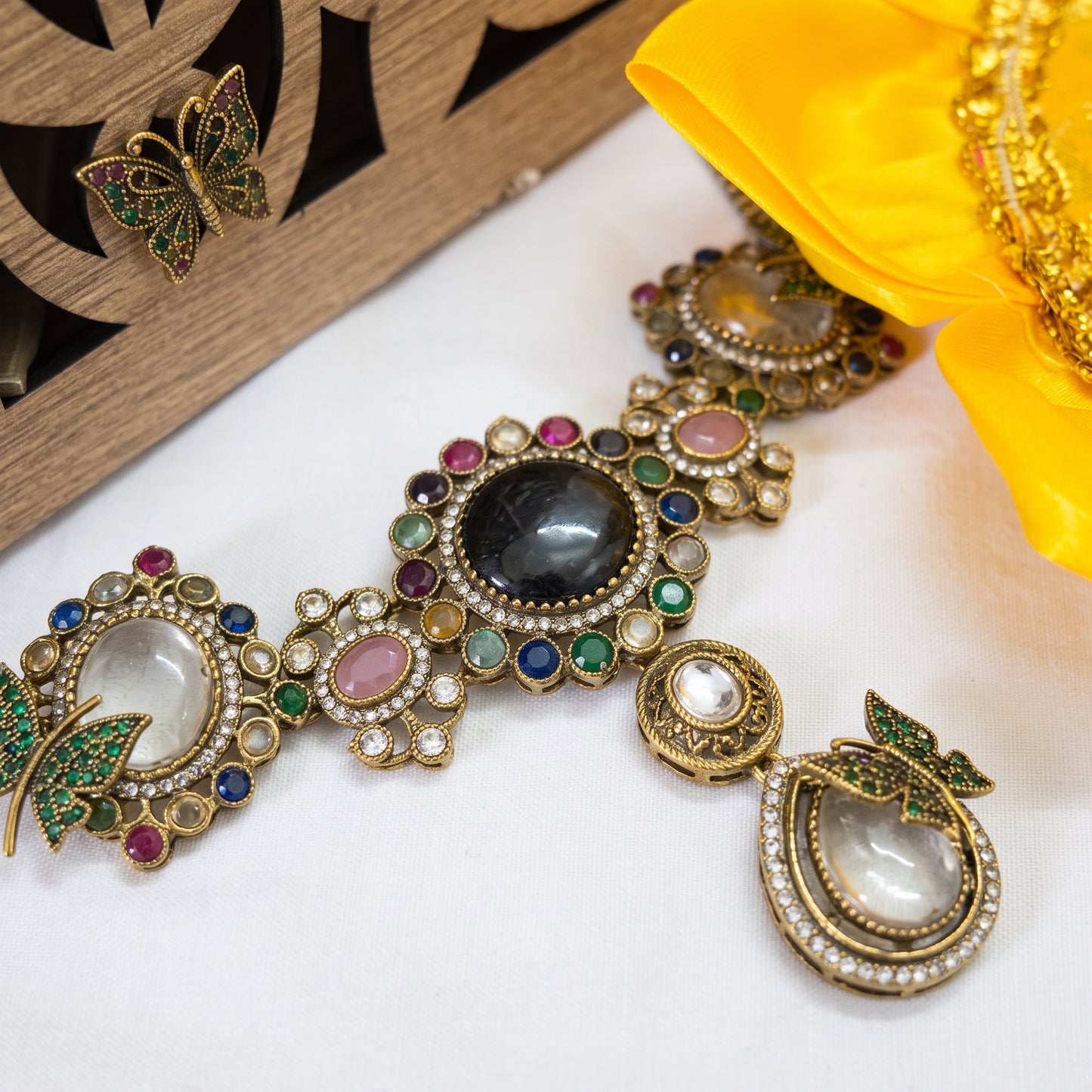Gold Tone Necklace And Earrings Set